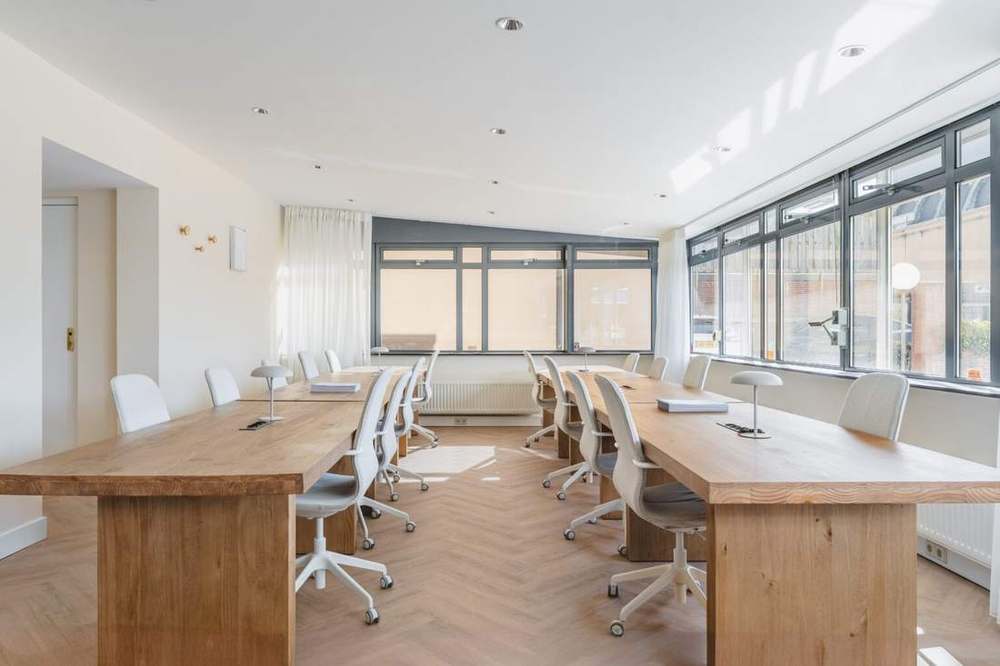 Fixed Desk | YOUNG Workspaces