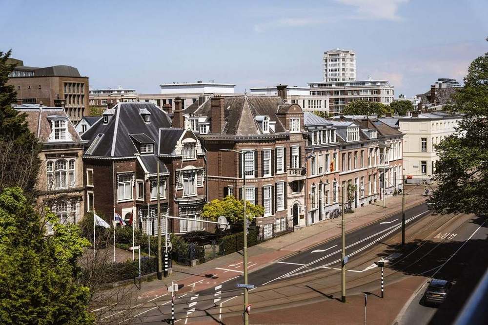 Coworking space The Hague Zeestraat The Hague Zeestraat | YOUNG Workspaces